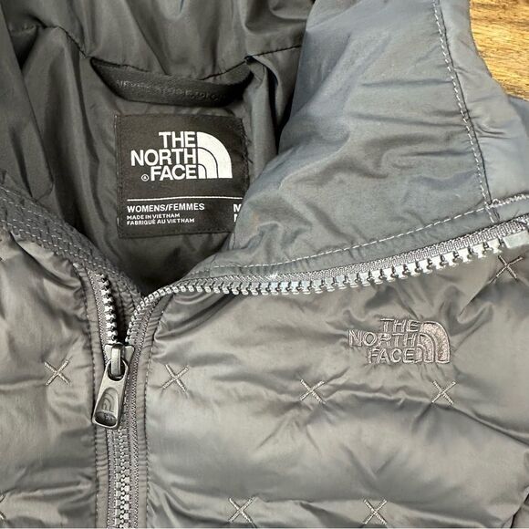 The North Face Women's Gray Puffer Jacket - Picture 3 of 5
